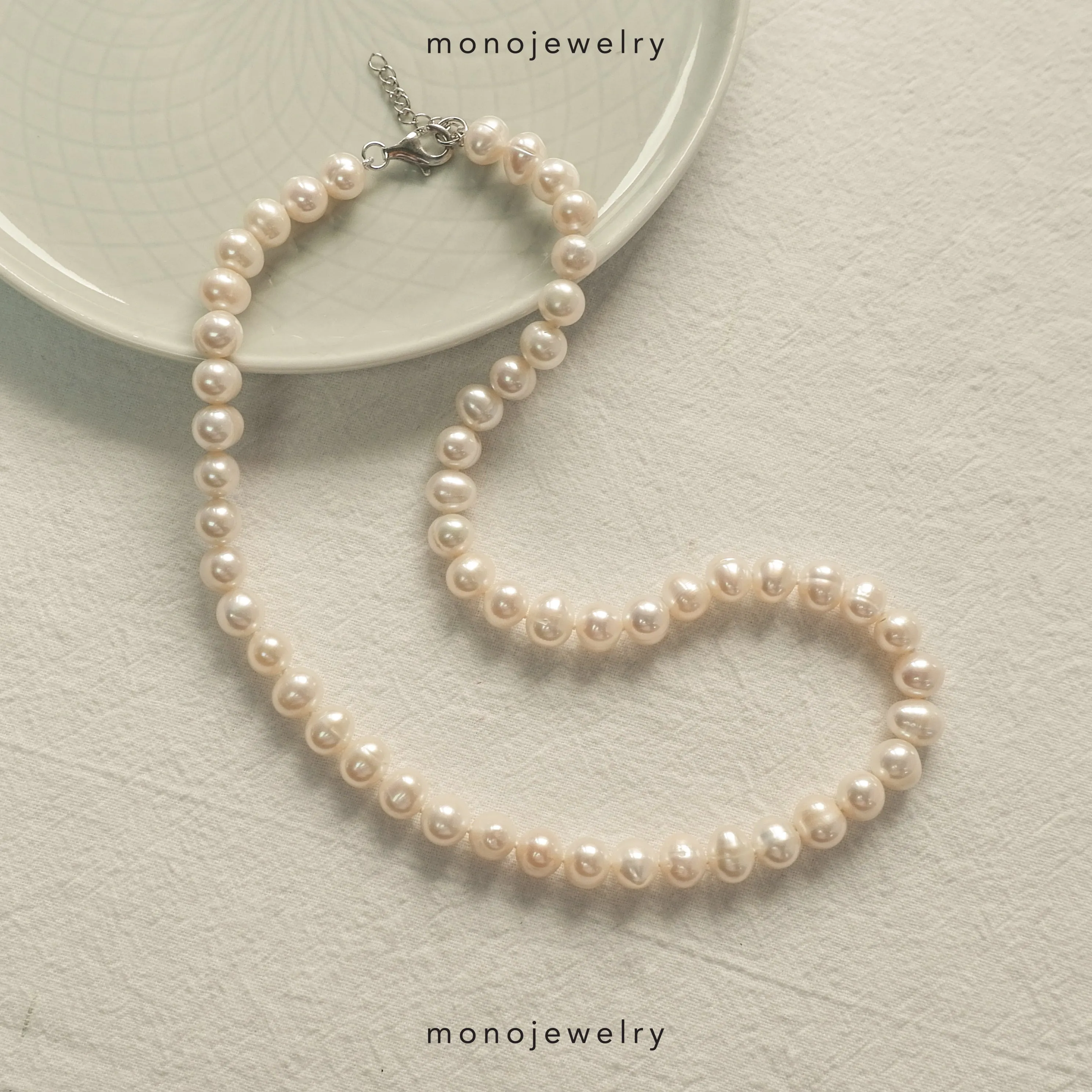 JEANNE PEARL NECKLACE