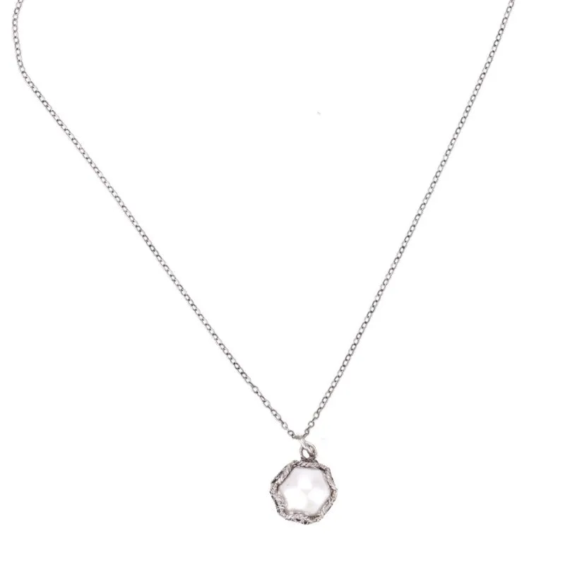 Pearl drop necklace
